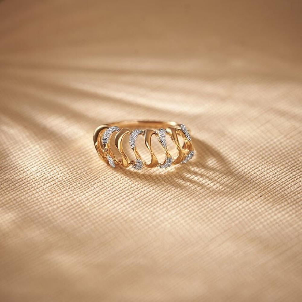 Artsy Spiral Diamond Ring